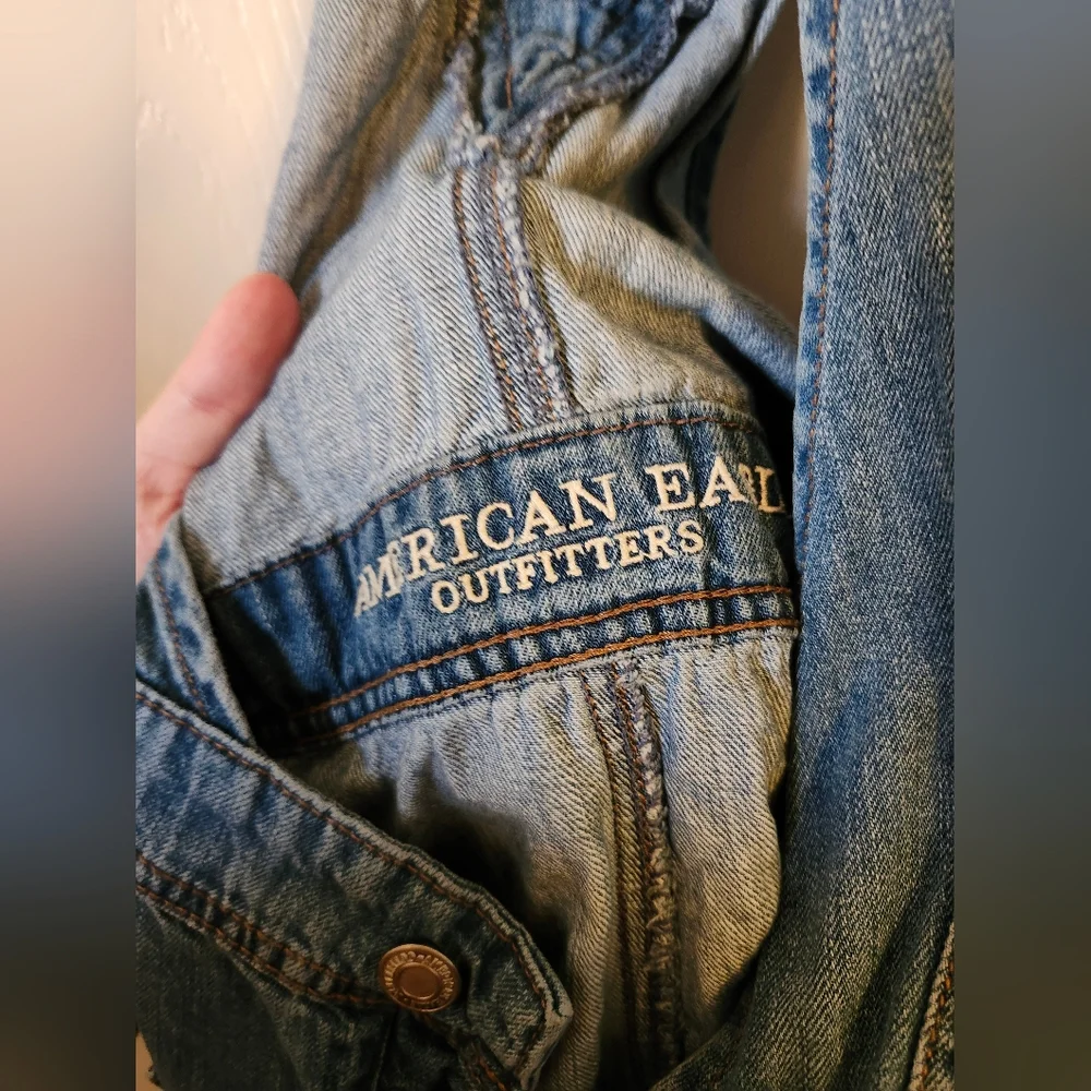 American Eagle Outfitters stylish denim
